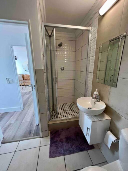 Modern, Trendy And Comfortable 2 Bedroom Apartment In קייפטאון מראה חיצוני תמונה