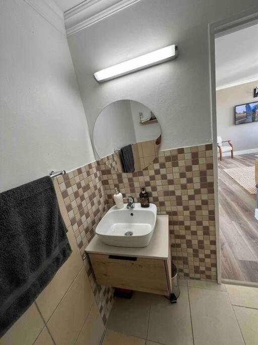 Modern, Trendy And Comfortable 2 Bedroom Apartment In קייפטאון מראה חיצוני תמונה