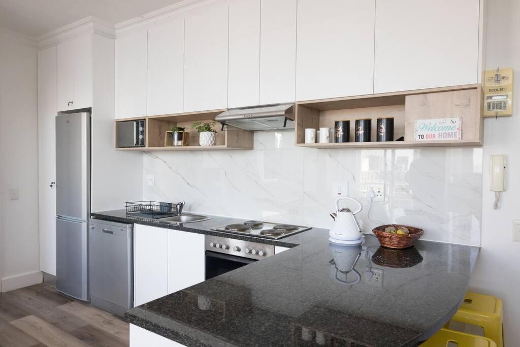 Modern, Trendy And Comfortable 2 Bedroom Apartment In קייפטאון מראה חיצוני תמונה