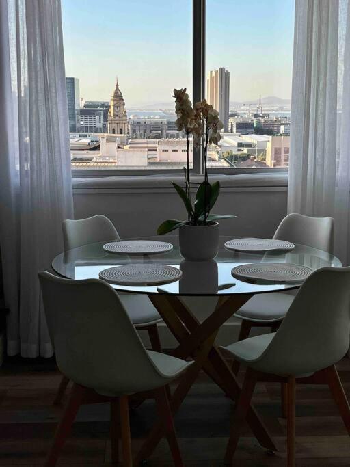 Modern, Trendy And Comfortable 2 Bedroom Apartment In קייפטאון מראה חיצוני תמונה