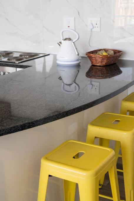 Modern, Trendy And Comfortable 2 Bedroom Apartment In קייפטאון מראה חיצוני תמונה