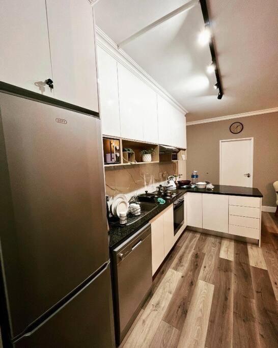Modern, Trendy And Comfortable 2 Bedroom Apartment In קייפטאון מראה חיצוני תמונה