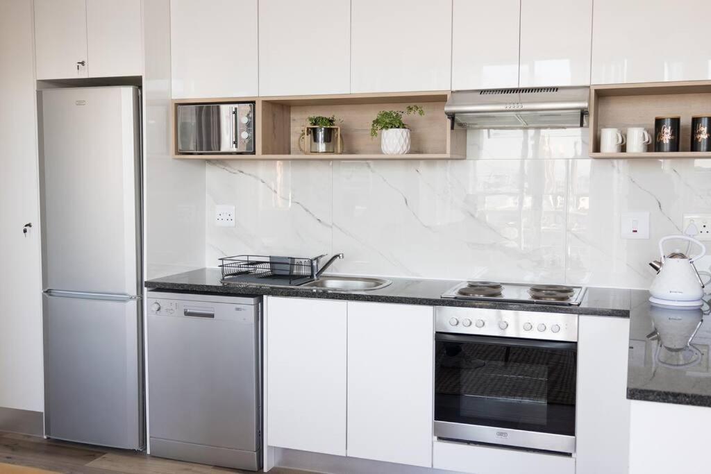Modern, Trendy And Comfortable 2 Bedroom Apartment In קייפטאון מראה חיצוני תמונה
