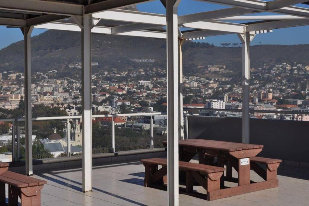 Modern, Trendy And Comfortable 2 Bedroom Apartment In קייפטאון מראה חיצוני תמונה